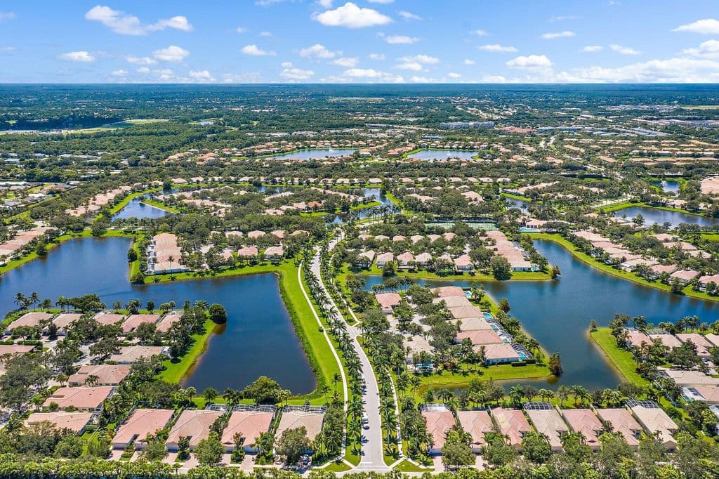 3+1 Müstakil ev — 1351 Saint Lawerence Drive