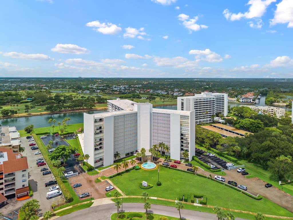 2+1 Condo — 336 Golfview Road #614