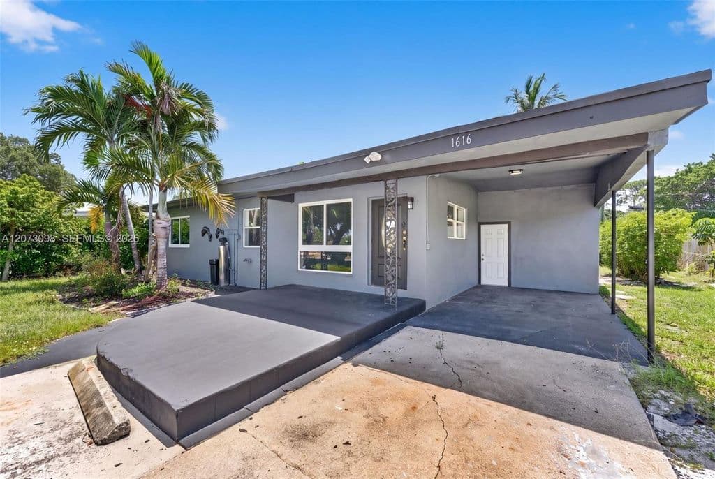 4+1 Müstakil ev — 1616 SW 9th St