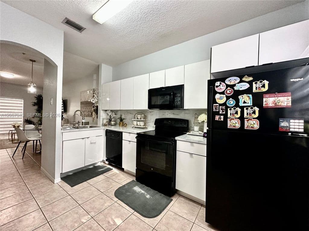 2-bedroom Condo — 5640 NW 115th Ct APT 206