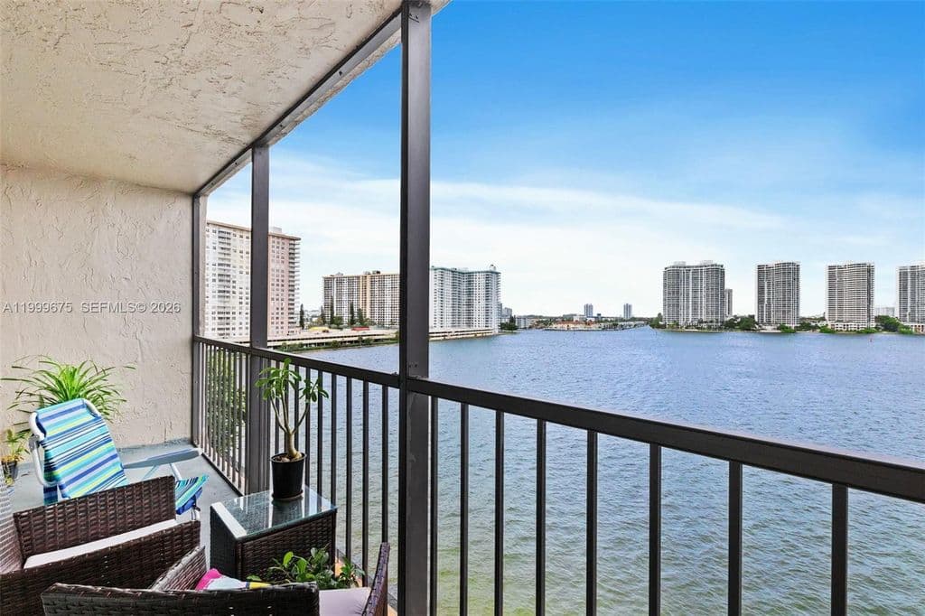 3+1 Condo — 17600 N Bay Rd #N701