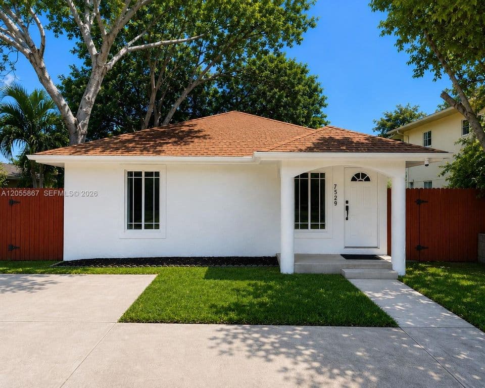 3+1 Müstakil ev — 7529 NW 1st Ave