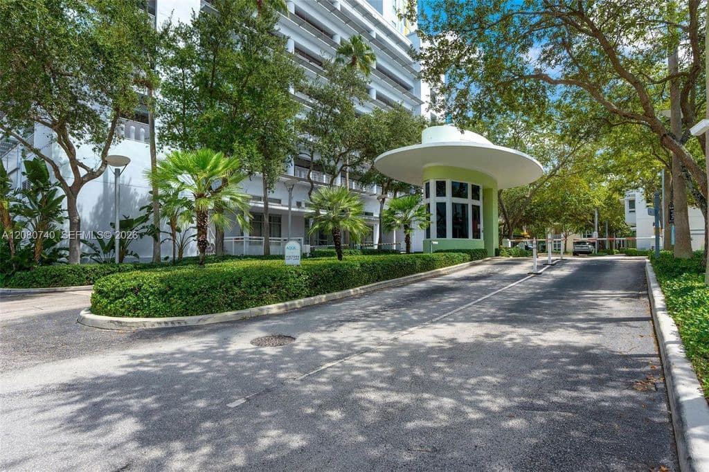 2-bedroom Condo — 6103 Aqua Ave APT 702