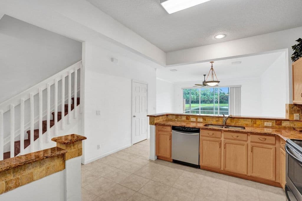 3+1 Mülk — 1102 Woodfield Road