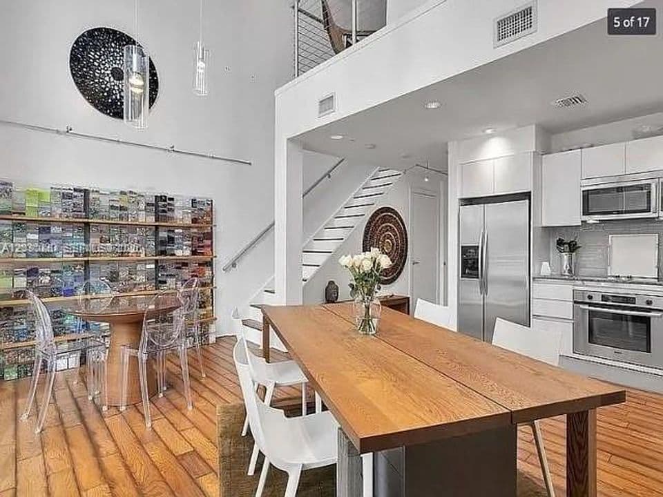 1-bedroom Condo — 1050 Brickell Ave APT 208
