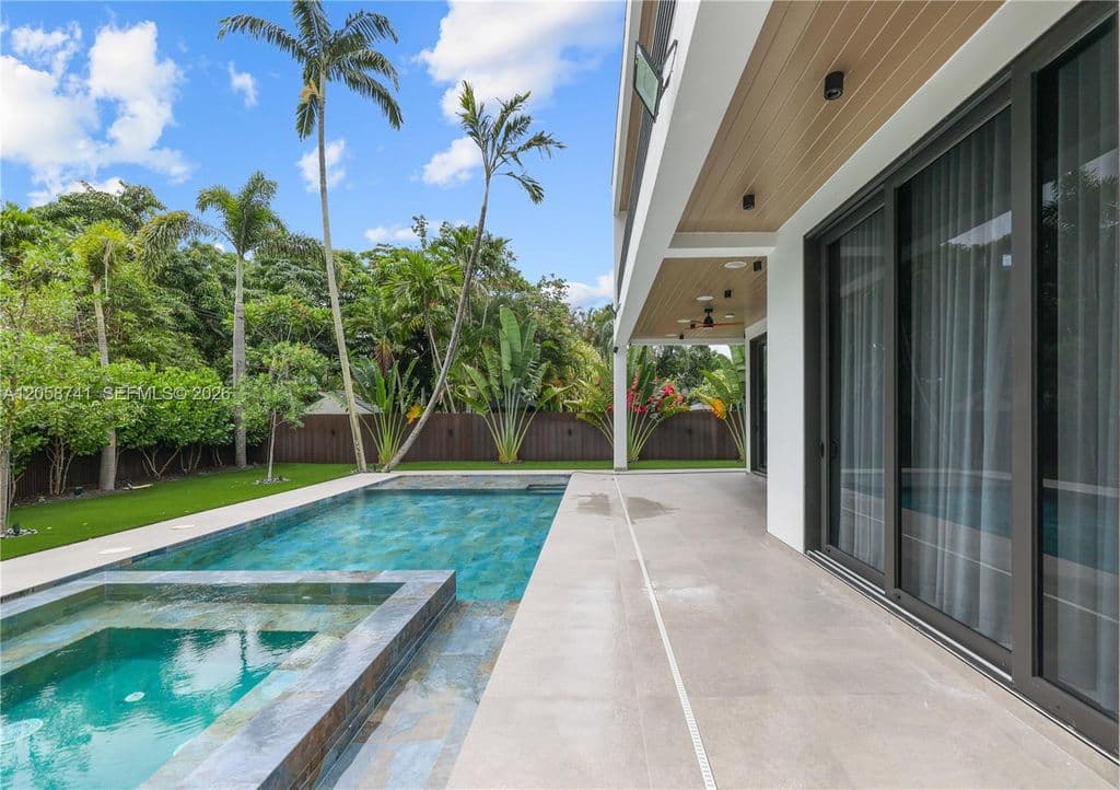 5-bedroom Single-Family Home — 436 NE 10th Ave