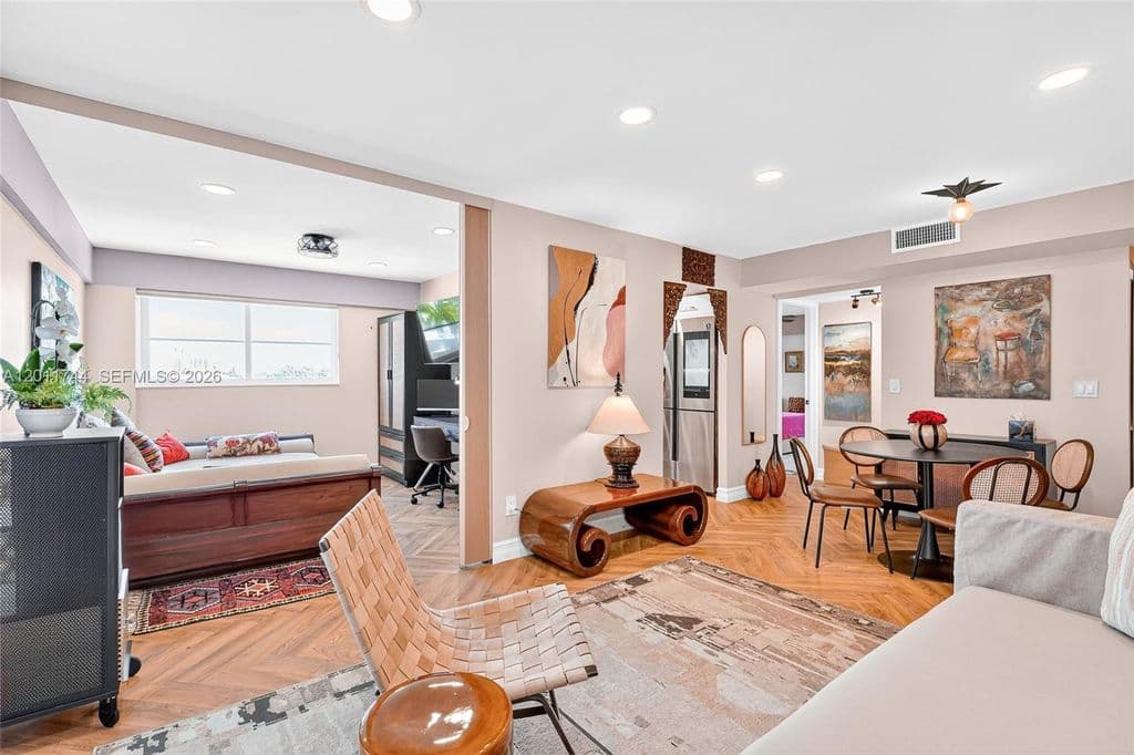 2+1 Condo — 1455 West Ave APT 501