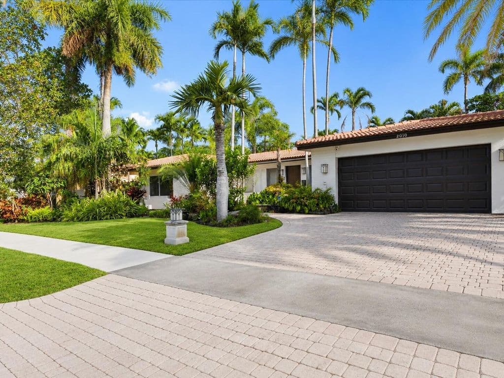 3-bedroom Single-Family Home — 2010 NE 59th Place