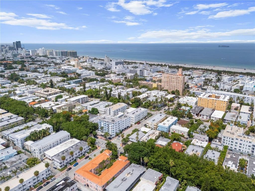 2+1 Condo — 802 Euclid Ave APT 305