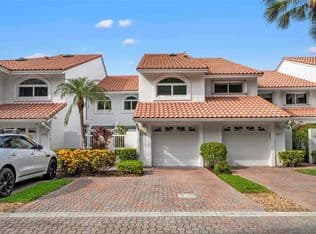 3-bedroom Townhouse — 3750 NE 209th Ter, Aventura, 33180