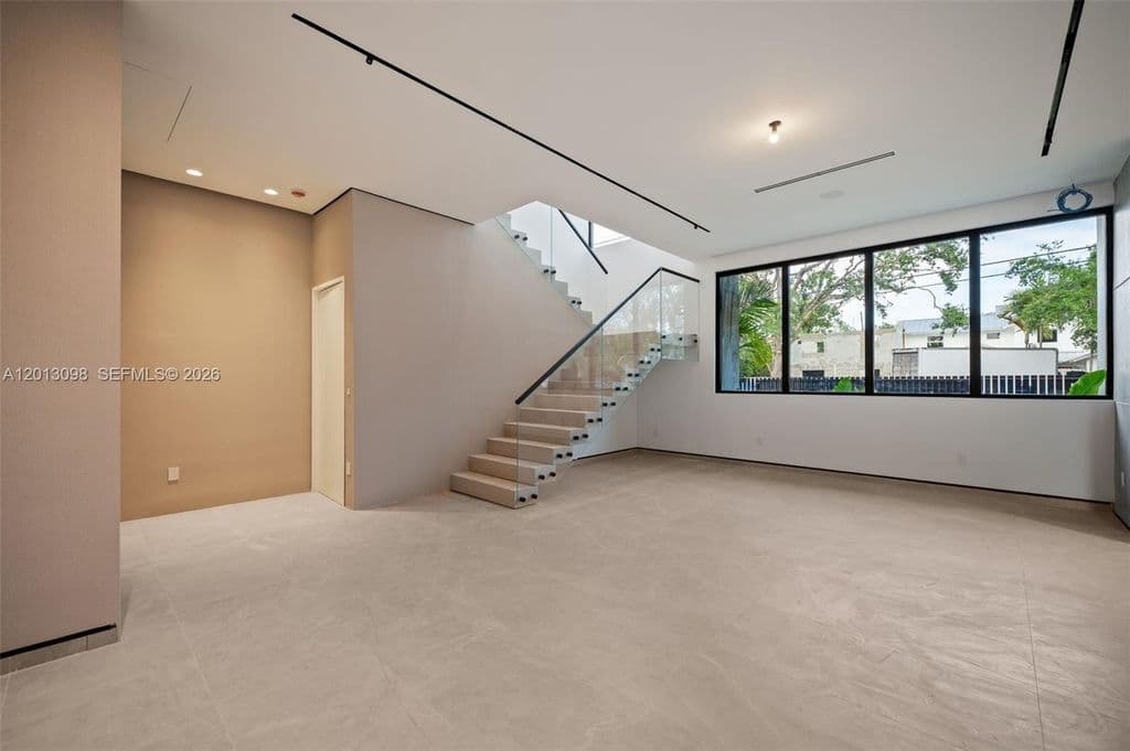6+1 Müstakil ev — 7740 SW 52nd Ave