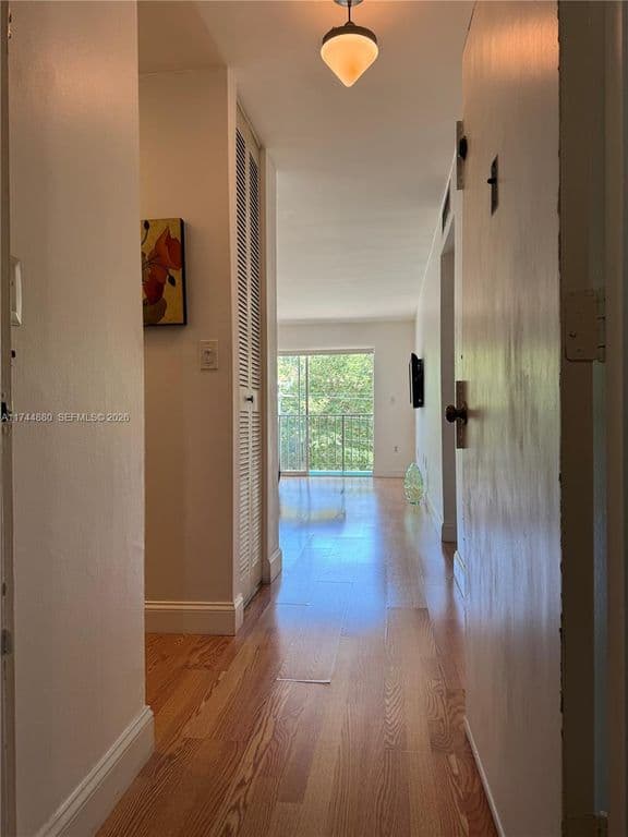 1+1 Condo — 1225 NE 124th St APT 33A