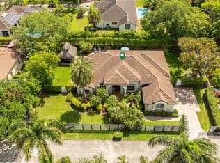 4+1 Müstakil ev — 14831 SW 95th Ct, Miami, 33176