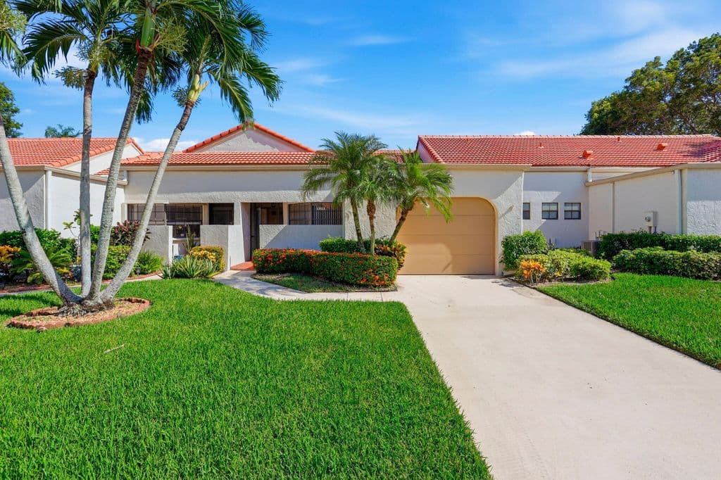 2-bedroom Single-Family Home — 5887 Parkwalk Circle W