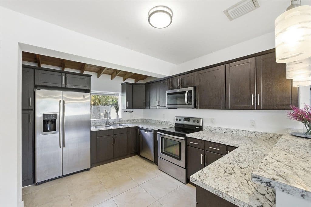 2-bedroom Single-Family Home — 1435 SW 5th Court