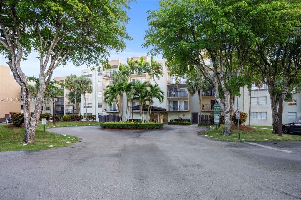 3+1 Condo — 14250 SW 62nd St APT 402