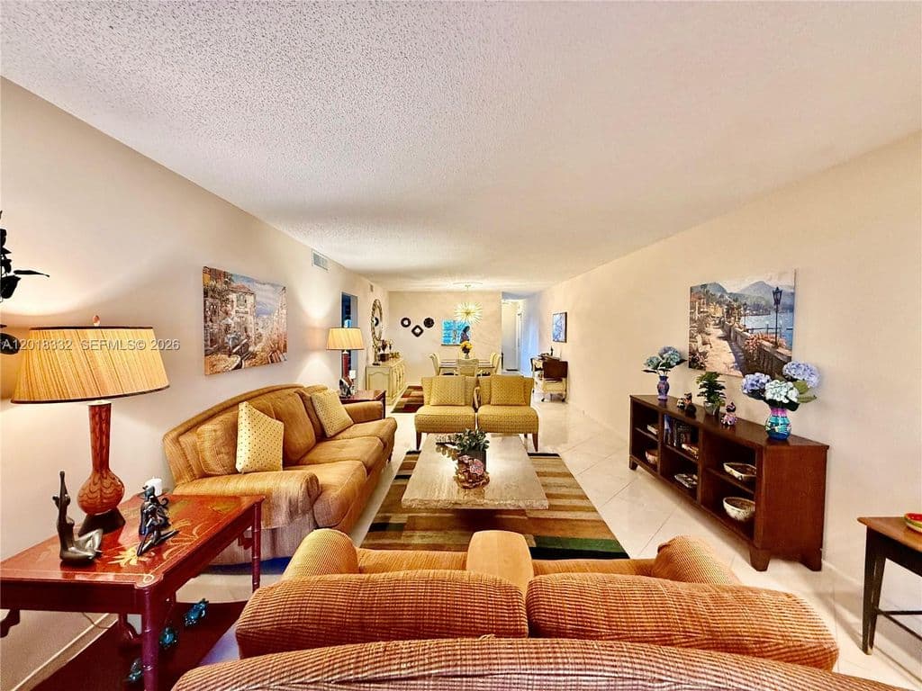 2-bedroom Condo — 2301 Lucaya Ln APT O1