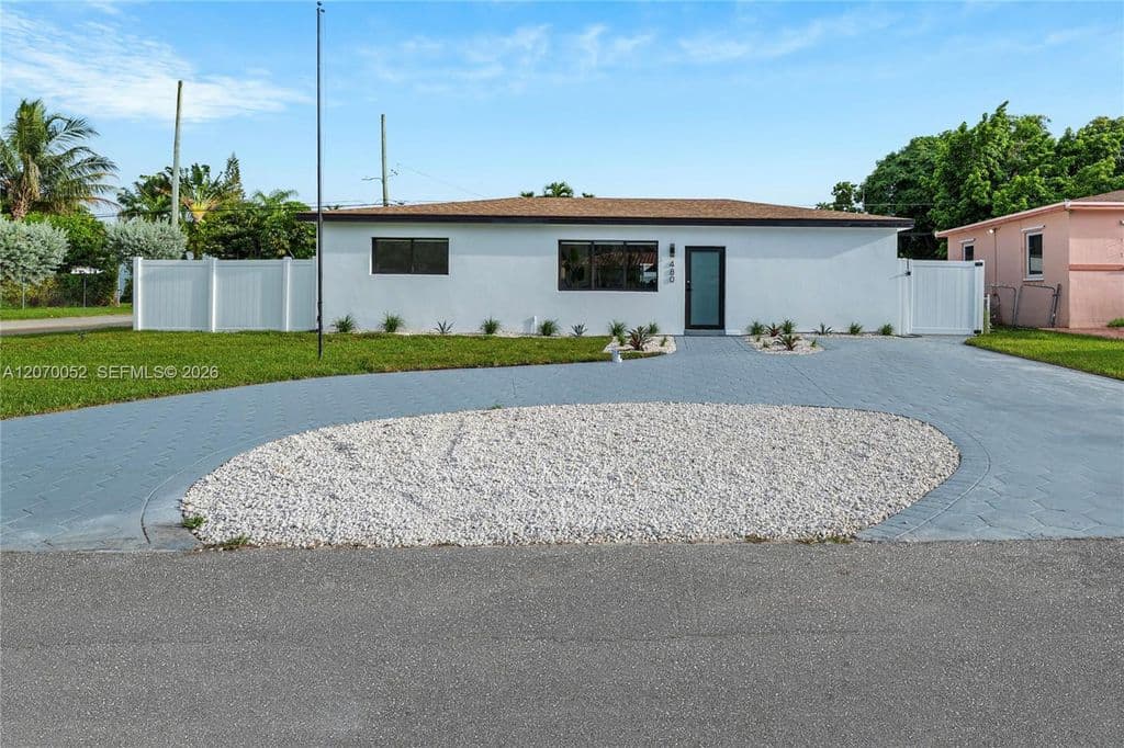3+1 Müstakil ev — 480 NE 109th St