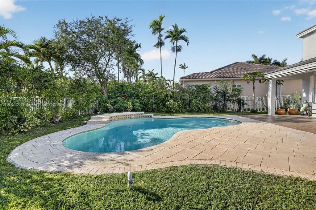 5+1 Müstakil ev — 1311 Croton Ct