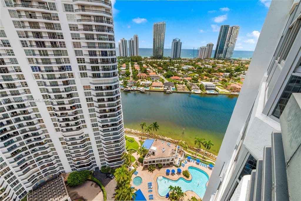 2+1 Condo — 19101 NE 36th Ct APT 2607