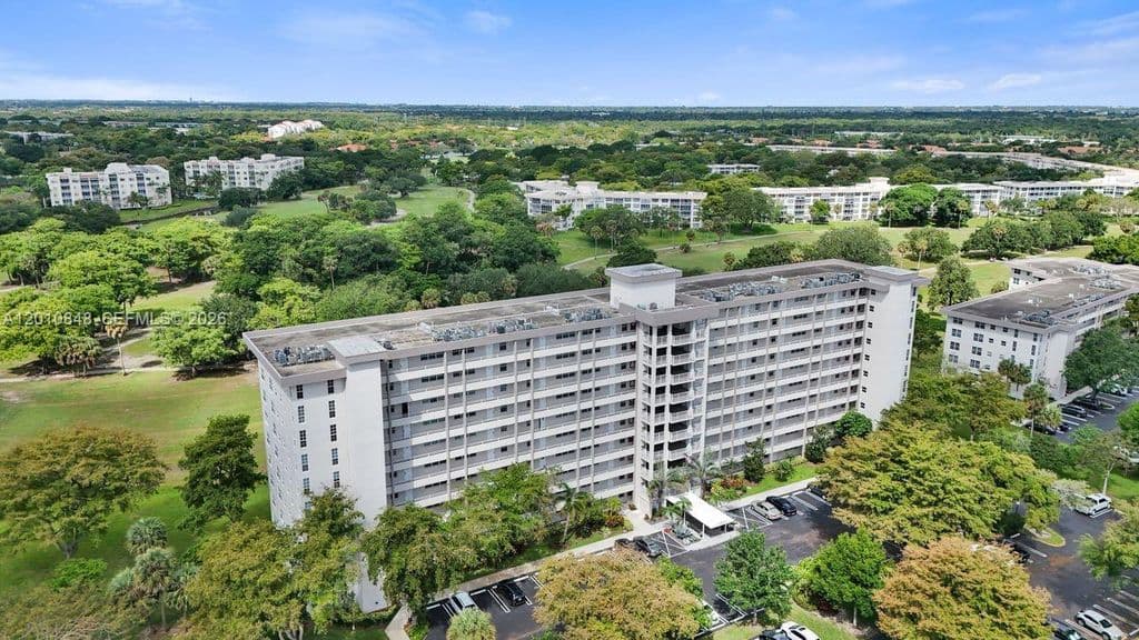 2+1 Condo — 575 Oaks Ln APT 508