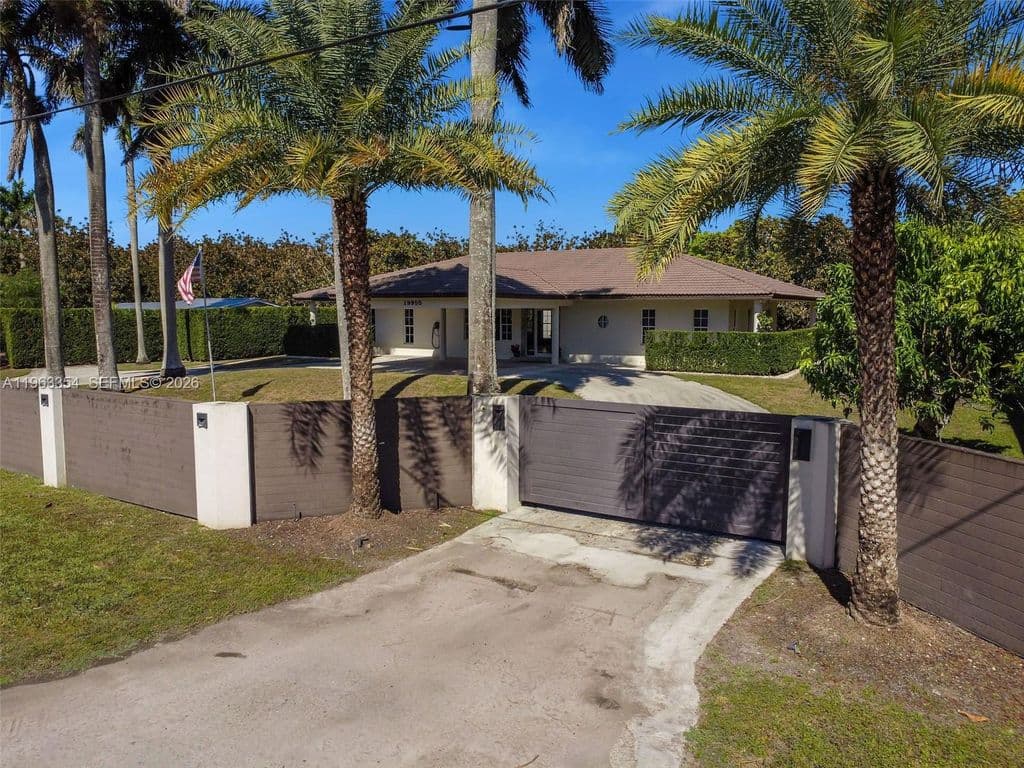 7-bedroom Single-Family Home — 19955 SW 186th St