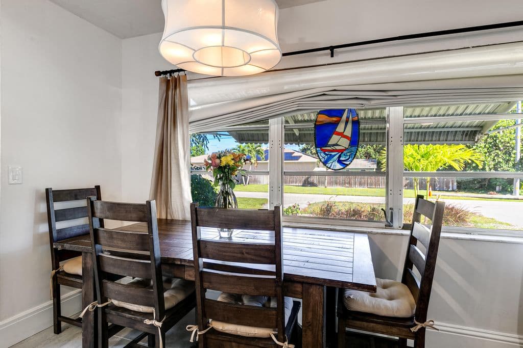 2-bedroom Single-Family Home — 609 S ARNOLD Avenue