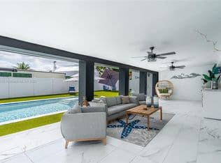 4-bedroom Single-Family Home — 11350 SW 57th St, Miami, 33173