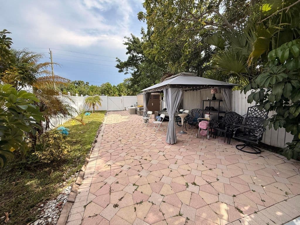 3+1 Mülk — 6238 SW 7th Street