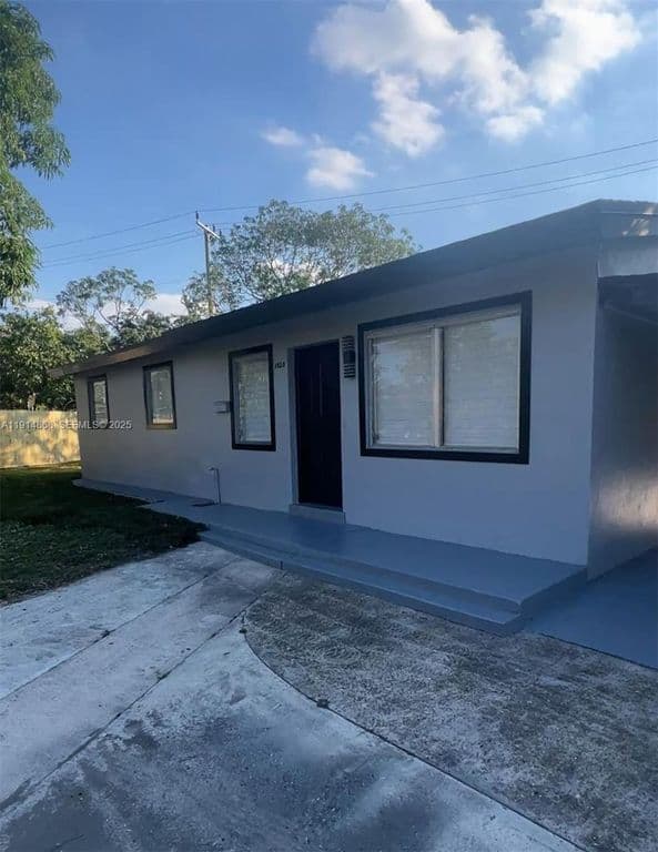 3-bedroom Single-Family Home — 3820 SW 16th St