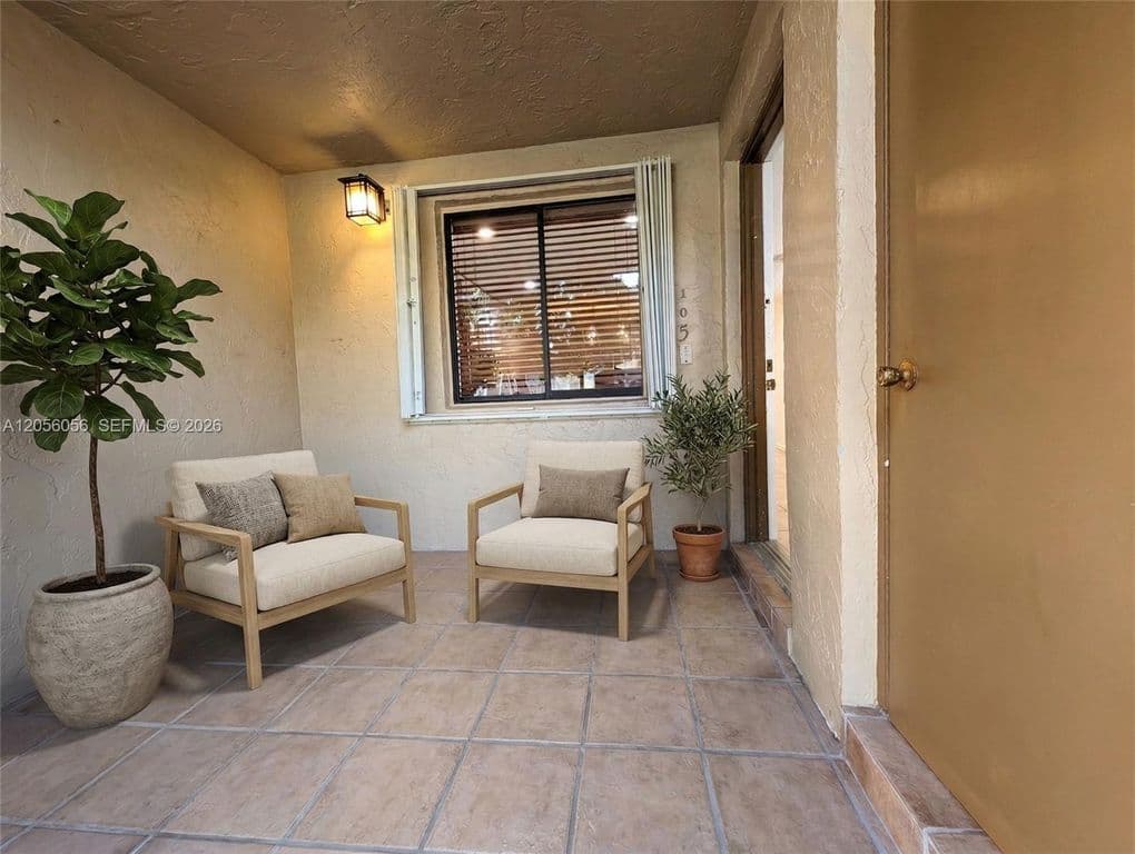 2+1 Condo — 310 Lakeview Dr APT 105