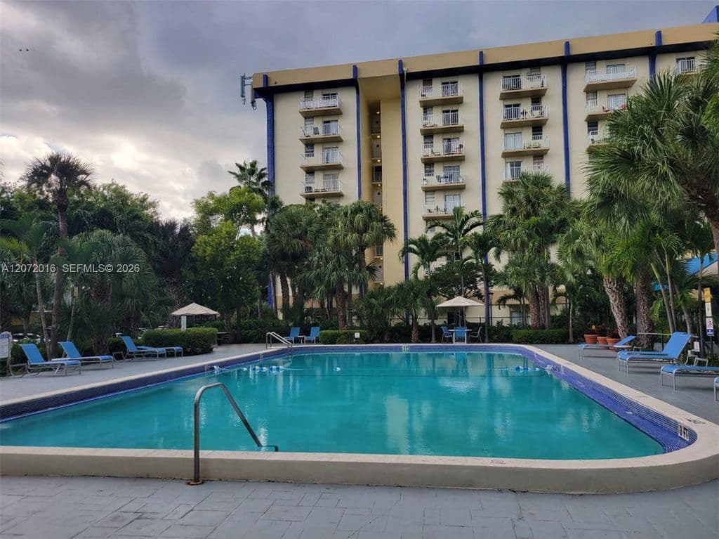 1+1 Condo — 4550 NW 9th St APT 512E