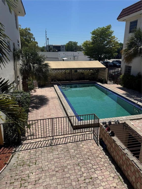 1+1 Condo — 13655 NE 10th Ave APT 208
