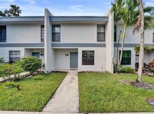 3-bedroom Townhouse — 9220 NW 14th St #272, Hollywood, 33024