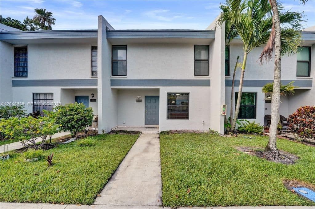 3-bedroom Property — 9220 NW 14th St #272