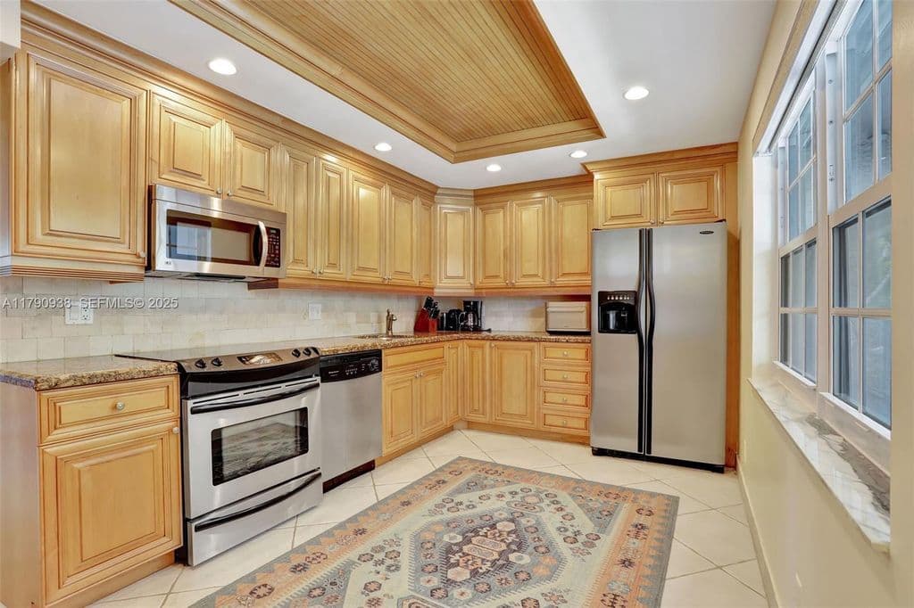 3+1 Condo — 4020 W Palm Aire Dr APT 204