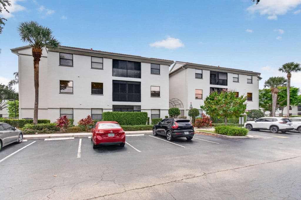 3-bedroom Condo — 5133 Brisata Circle #B