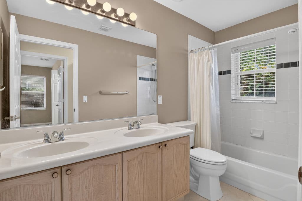 3+1 Müstakil ev — 6783 Las Colinas Court