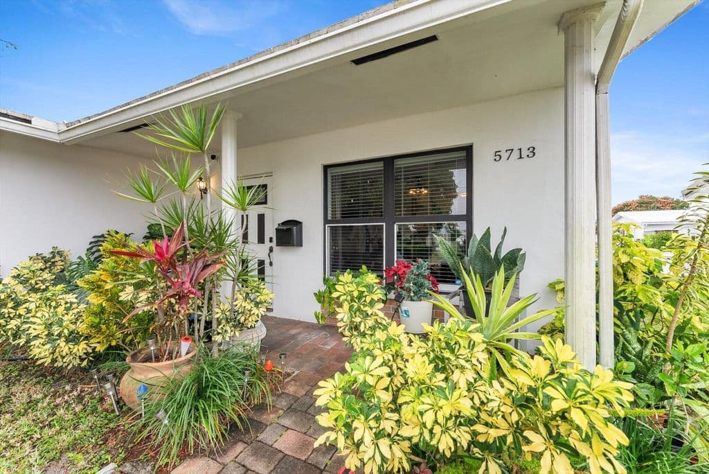 2-bedroom Single-Family Home — 5713 NW 84th Terrace