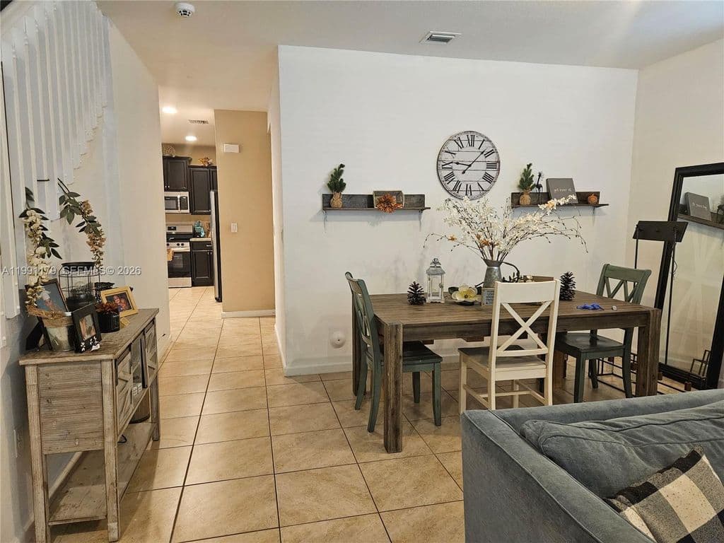 5-bedroom Single-Family Home — 4117 NE 21st St