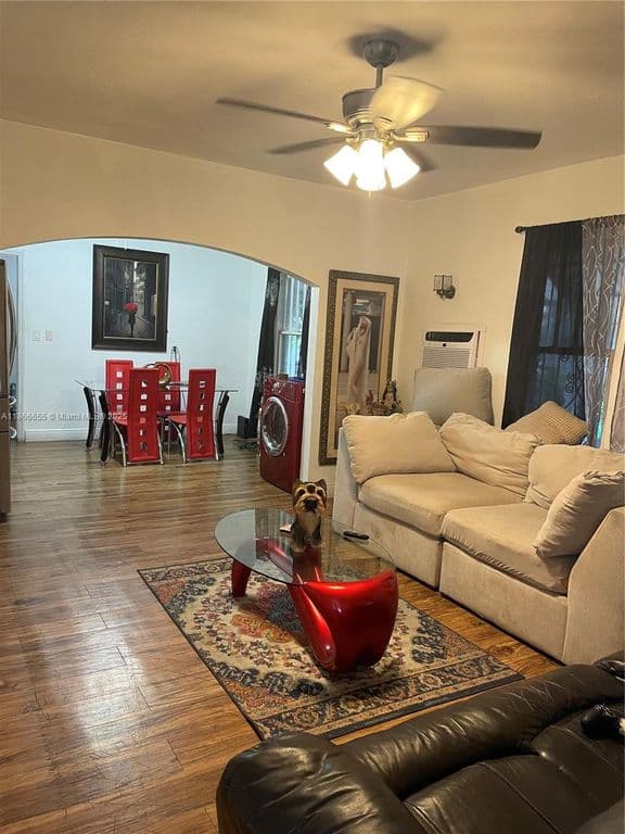 3+1 Mülk — 404 NW 23rd Ct