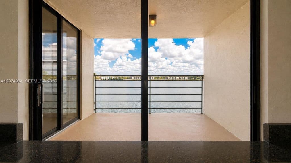 2-bedroom Condo — 114 Lake Emerald Dr APT 409