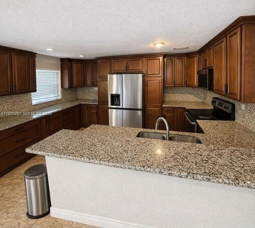 4+1 Müstakil ev — 10207 SW 20th Ct