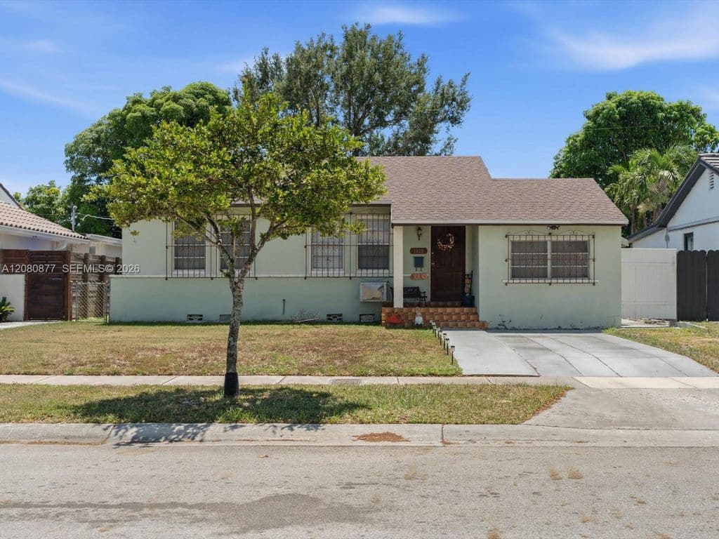 4-bedroom Single-Family Home — 1828 SW 18th St
