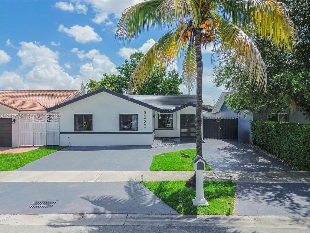 4+1 Müstakil ev — 5923 SW 147th Pl