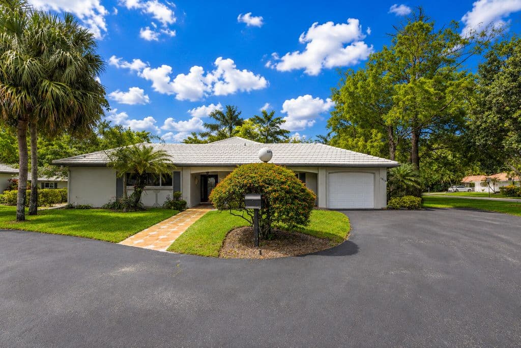3-bedroom Condo — 1019 E Cypress Drive