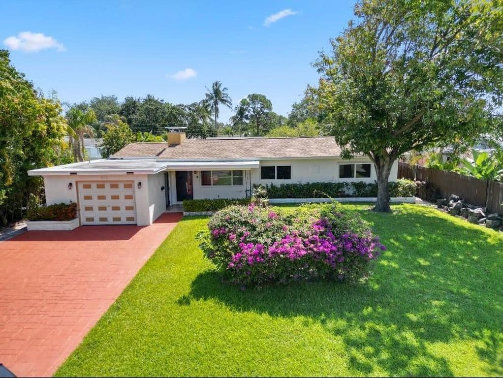 3-bedroom Single-Family Home — 570 SE 2ND Avenue