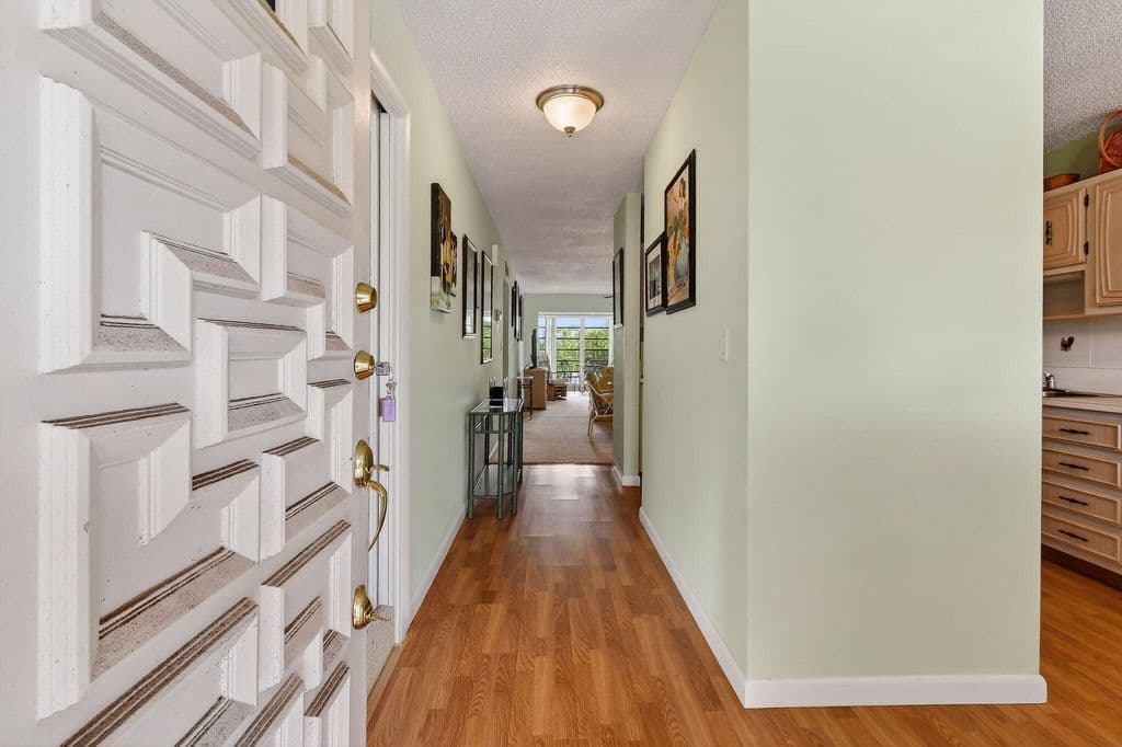 2+1 Condo — 13837 Via Flora #E