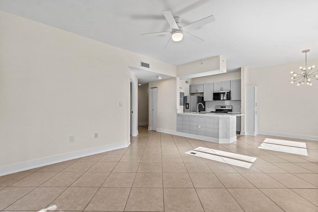 2+1 Condo — 1000 Scotia Drive #102
