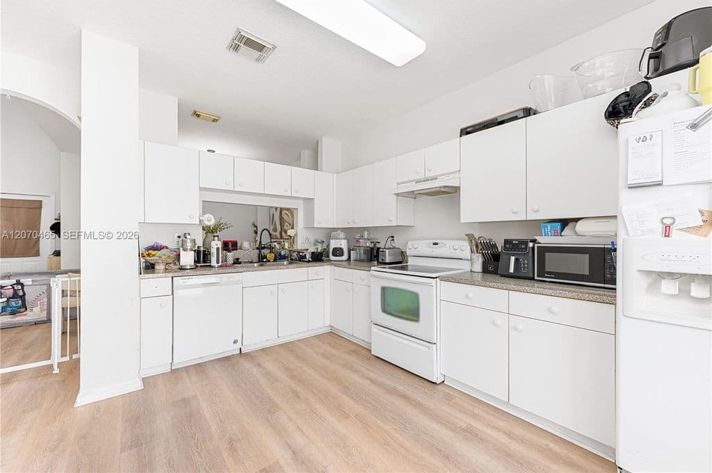 3-bedroom Property — 12877 SW 50th St